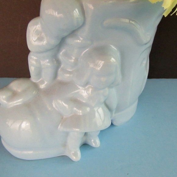 Pale blue vintage ceramic shoe planter "Old Woman Who Lived in a Shoe"- baby boy - Picture 5 of 9
